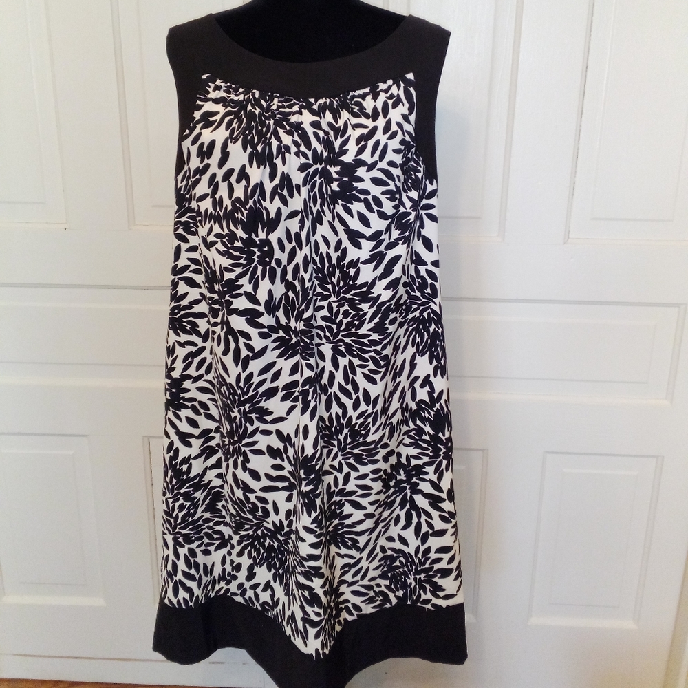 Dress Barn plus size black and white printed sleeveless dress